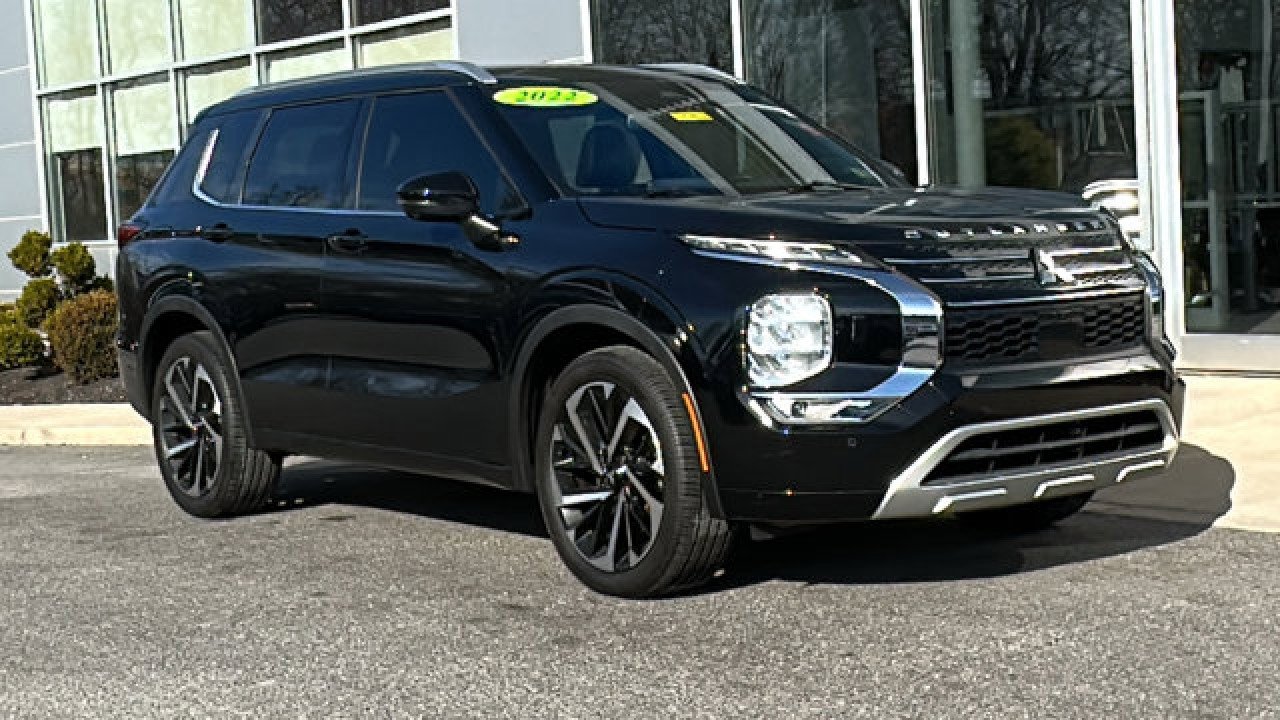 Used 2022 Mitsubishi Outlander SEL image 2