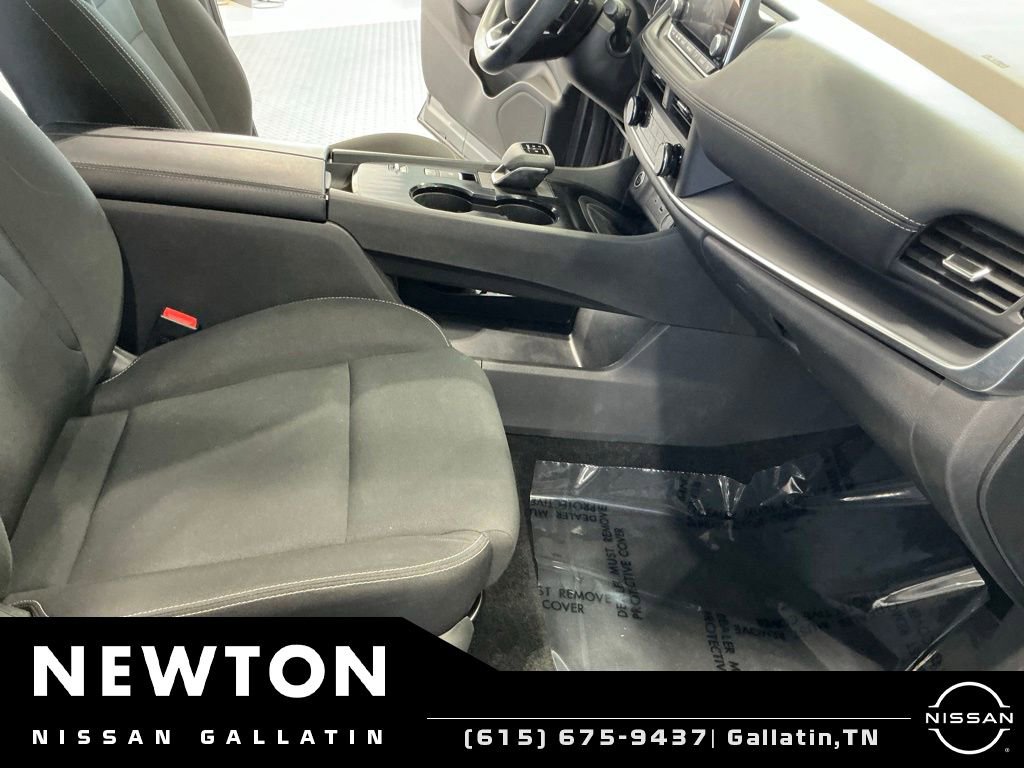 Used 2023 Nissan Rogue S FWD image 9