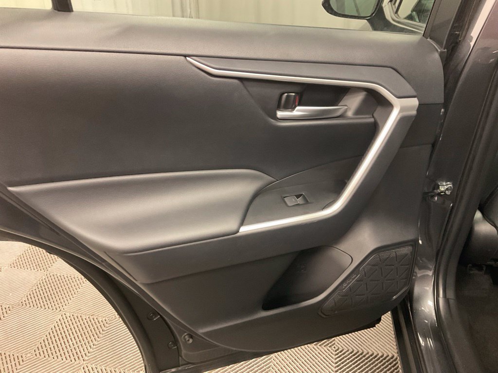 Used 2025 Toyota RAV4 XLE AWD/4WD image 31