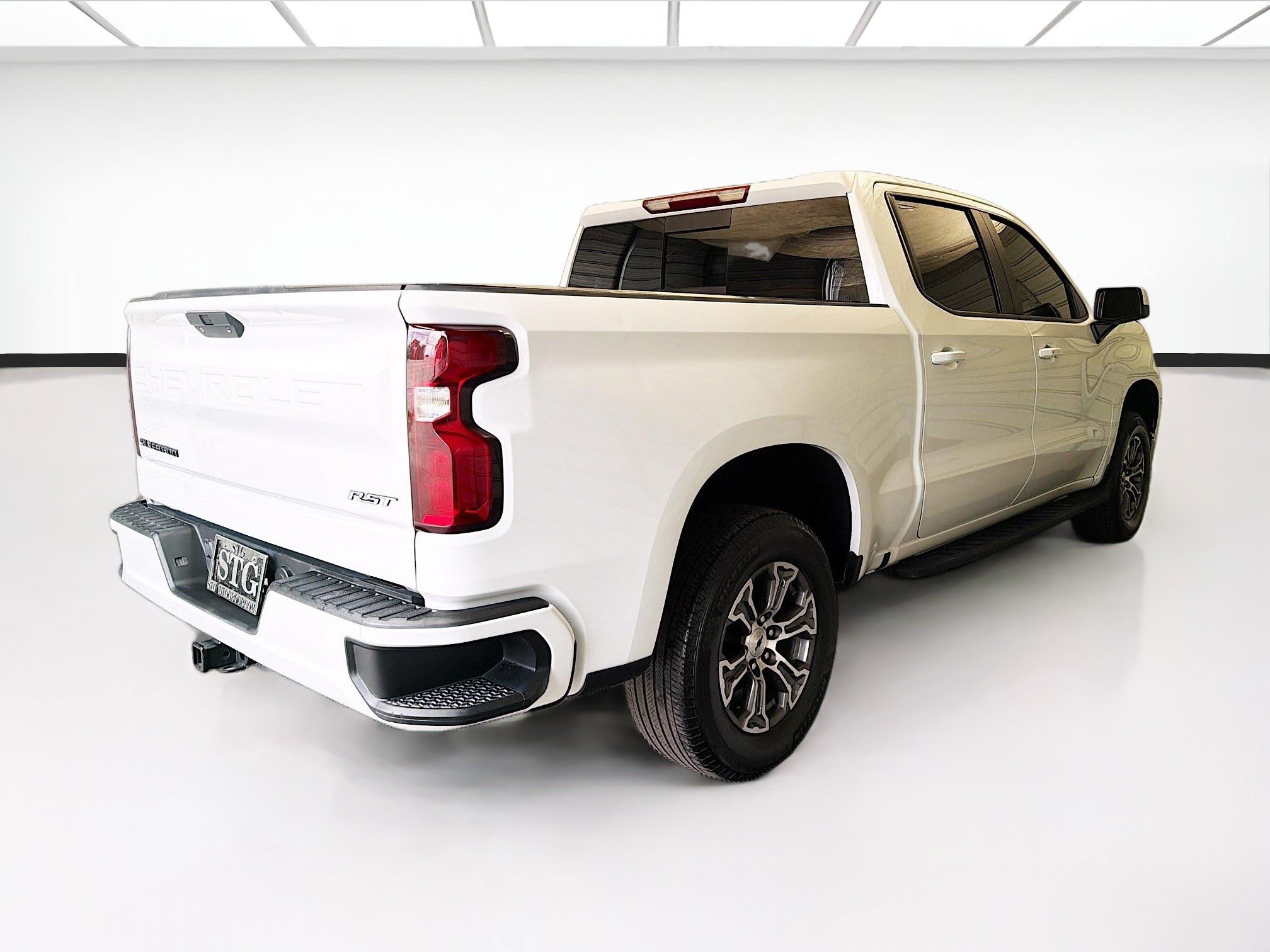 Used 2021 Chevrolet Silverado 1500 RST w/ Convenience Package II RWD image 4