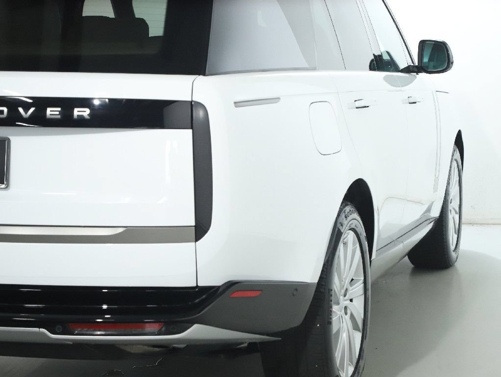 Used 2025 Land Rover Range Rover SE AWD/4WD image 8