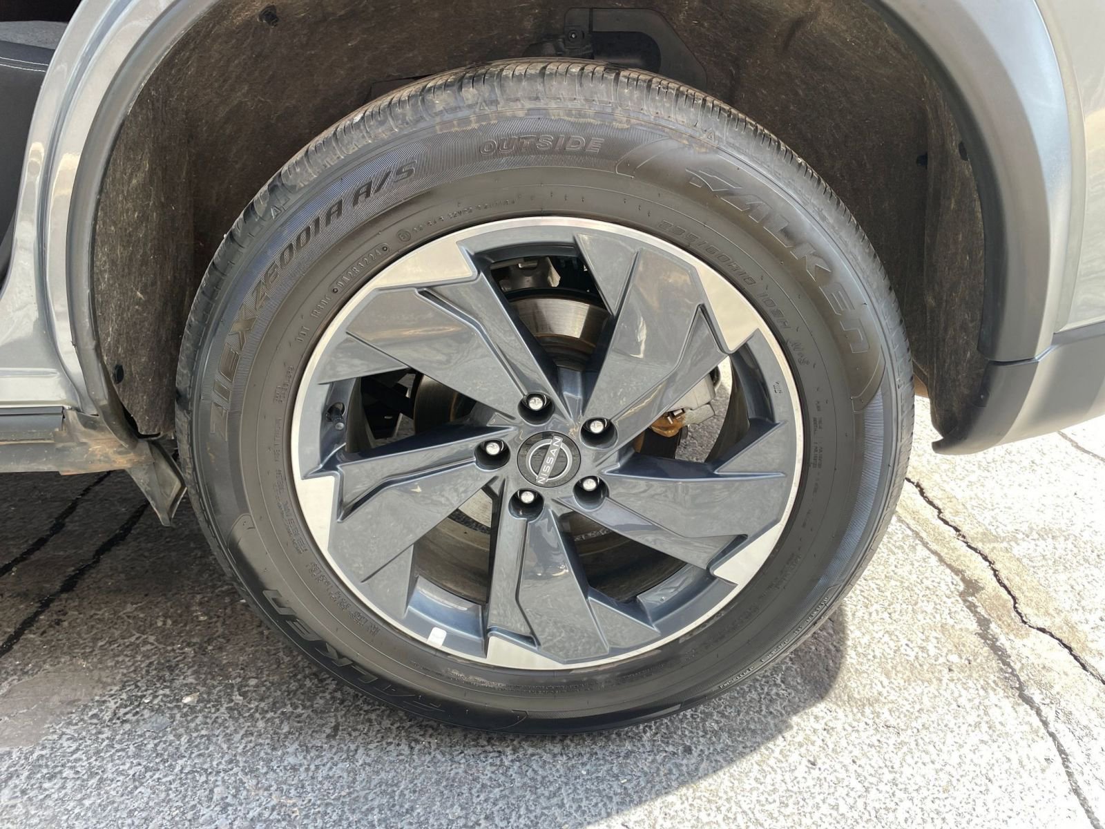 Used 2025 Nissan Rogue SV image 32