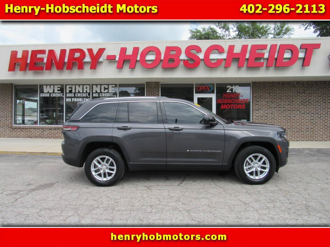 Used 2024 Jeep Grand Cherokee Laredo X AWD/4WD image 1