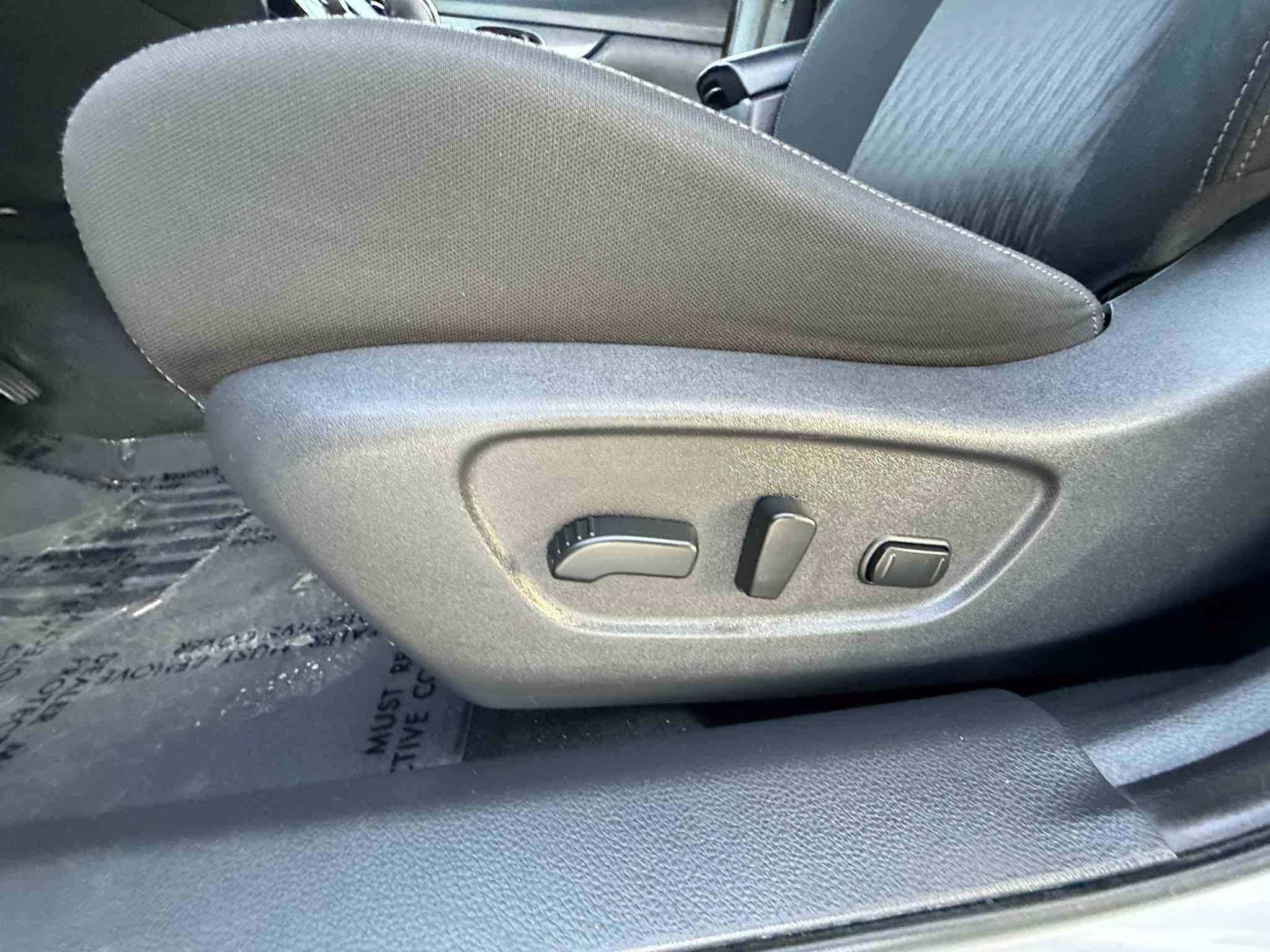 Used 2017 Nissan Rogue SV FWD image 97