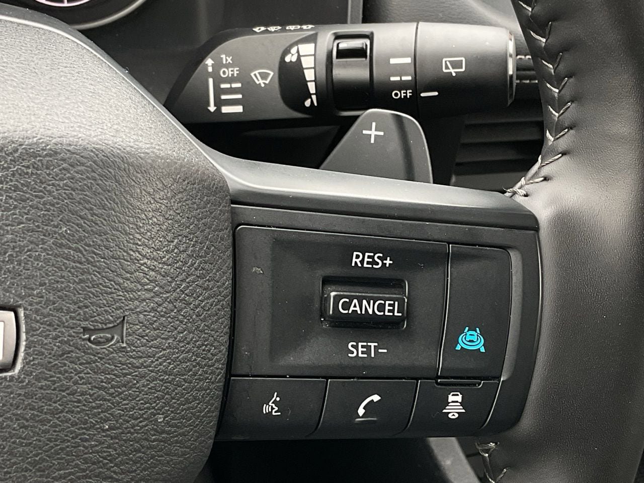 Used 2025 Nissan Rogue SV FWD image 24