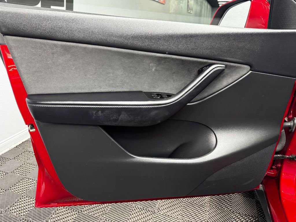 Used 2021 Tesla Model Y Long Range image 37