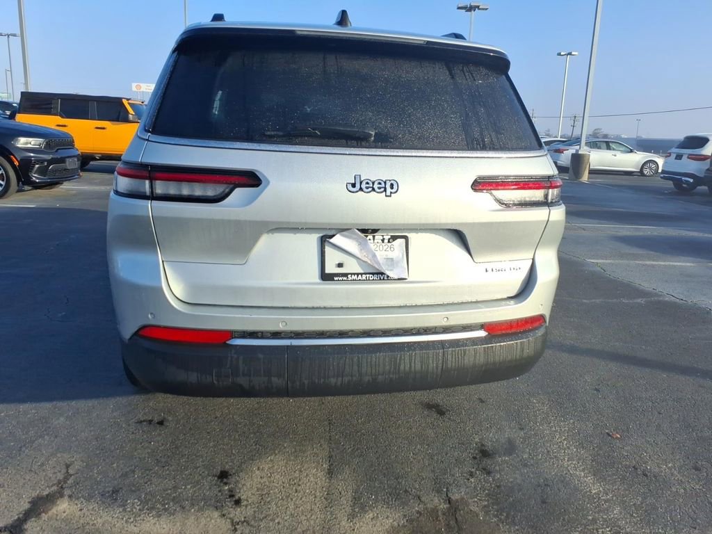 Used 2023 Jeep Grand Cherokee L Laredo image 4