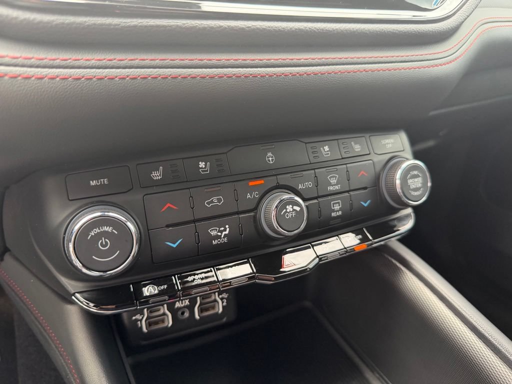 Used 2024 Dodge Durango GT RWD image 12