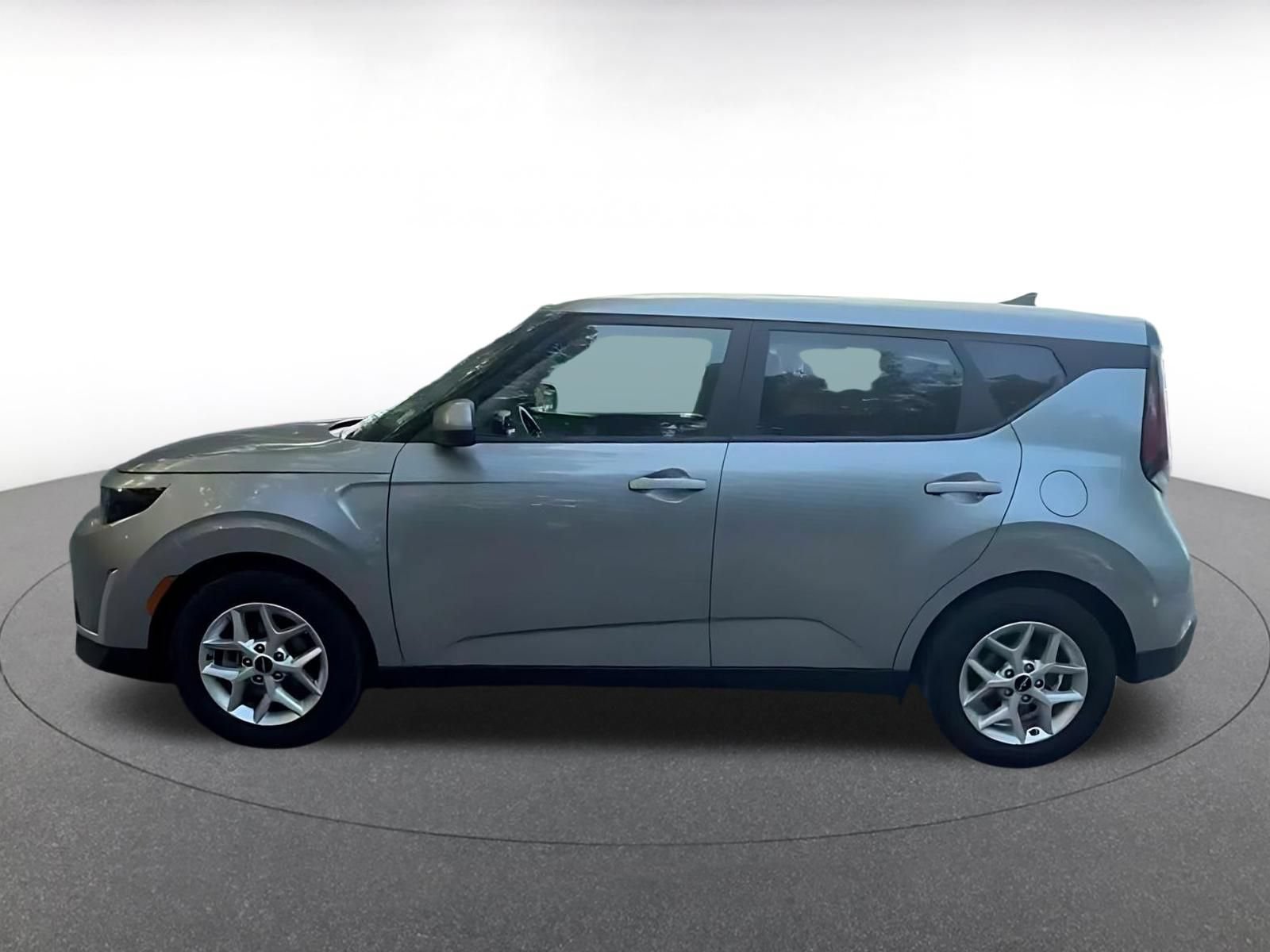 Used 2025 Kia Soul LX w/ LX Technology Package FWD image 8