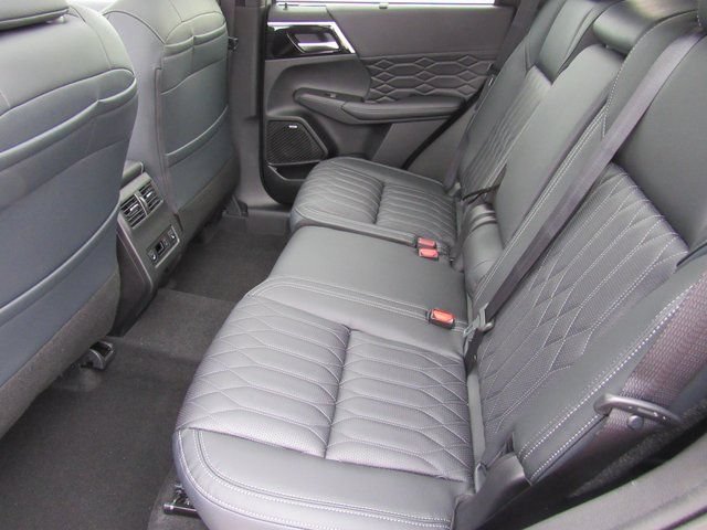 New 2026 Mitsubishi Outlander SEL FWD image 8