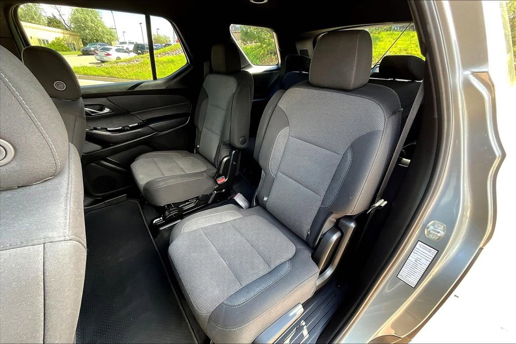 Used 2023 Chevrolet Traverse LT image 28