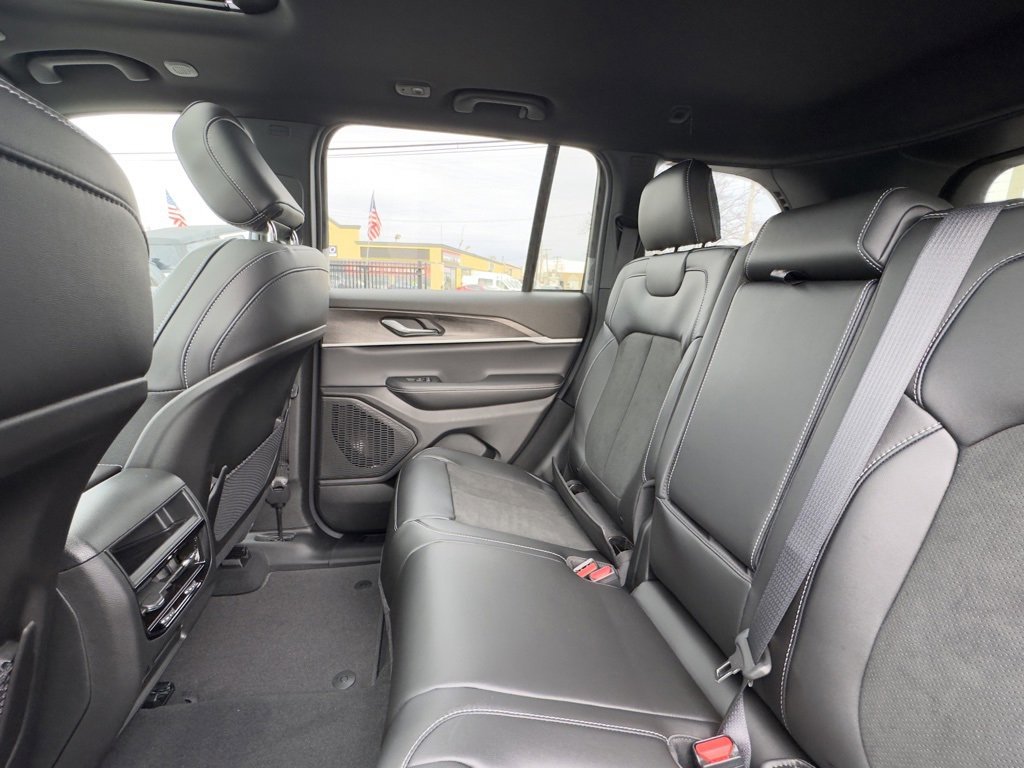 New 2026 Jeep Grand Cherokee Laredo image 16