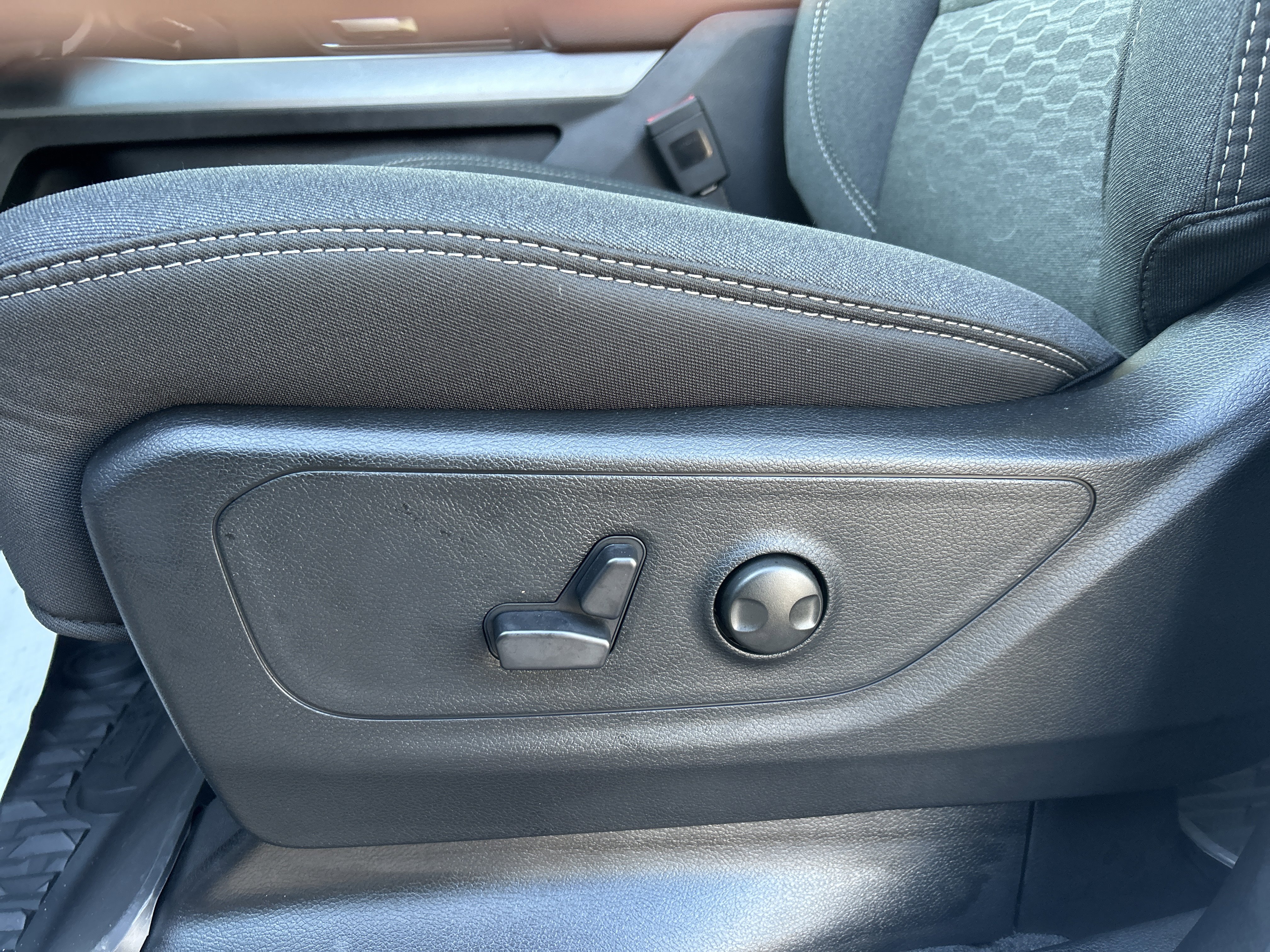 New 2026 RAM 1500 4x4 Crew Cab image 17