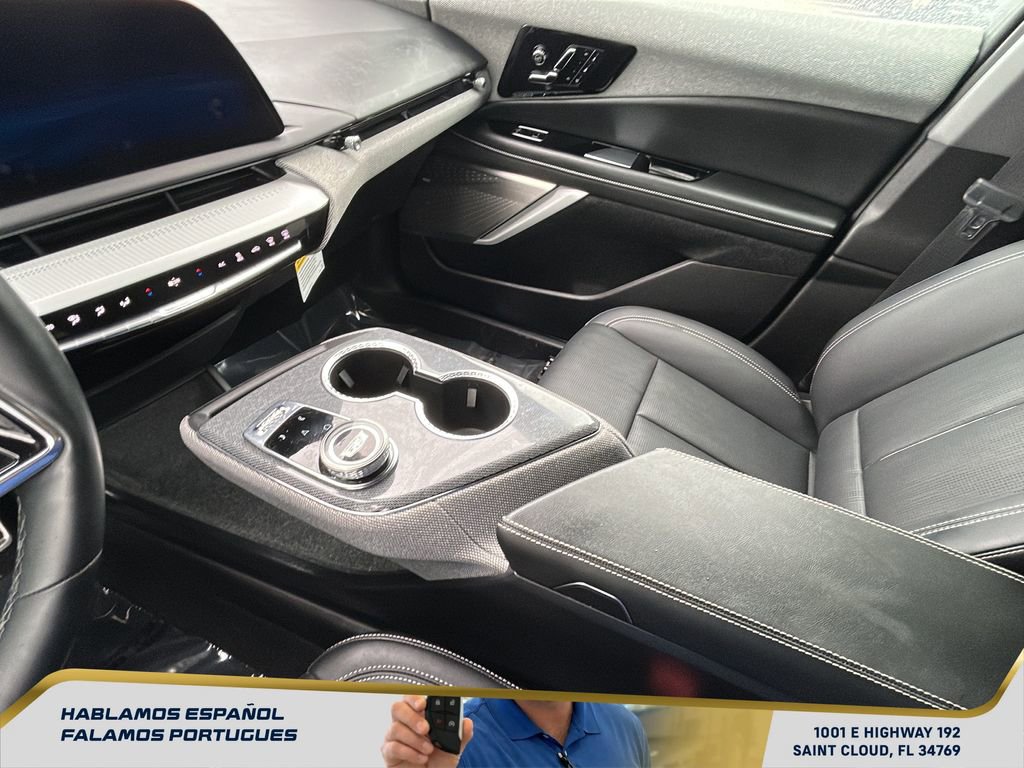 Used 2025 Cadillac Optiq Luxury 2 w/ LPO, Floor Liner Package AWD/4WD image 21