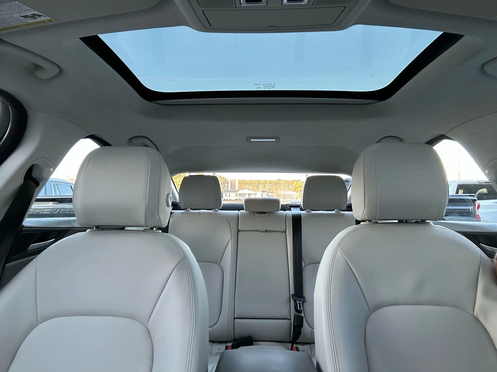 Used 2017 Jaguar XE Premium image 16