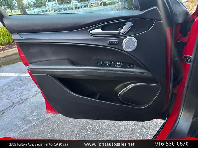 Used 2018 Alfa Romeo Stelvio AWD image 17
