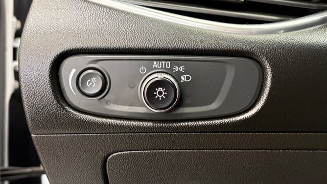 Used 2021 Chevrolet Malibu LT image 32