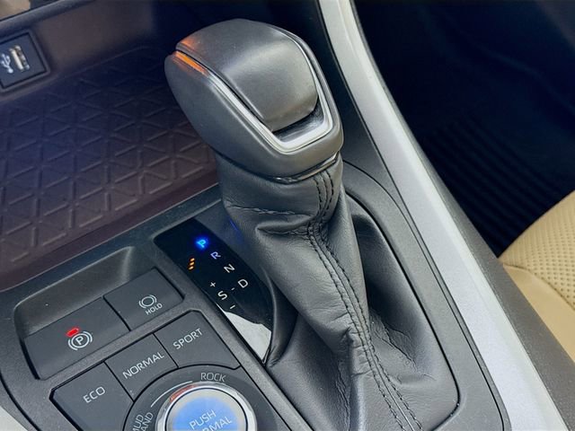 Used 2023 Toyota RAV4 Limited image 17