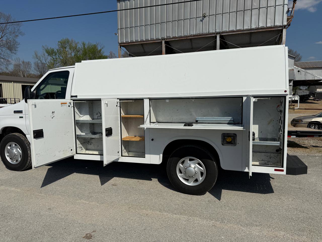 Used 2019 Ford E-350 and Econoline 350 Super Duty w/ Power Windows & Locks Group RWD image 4