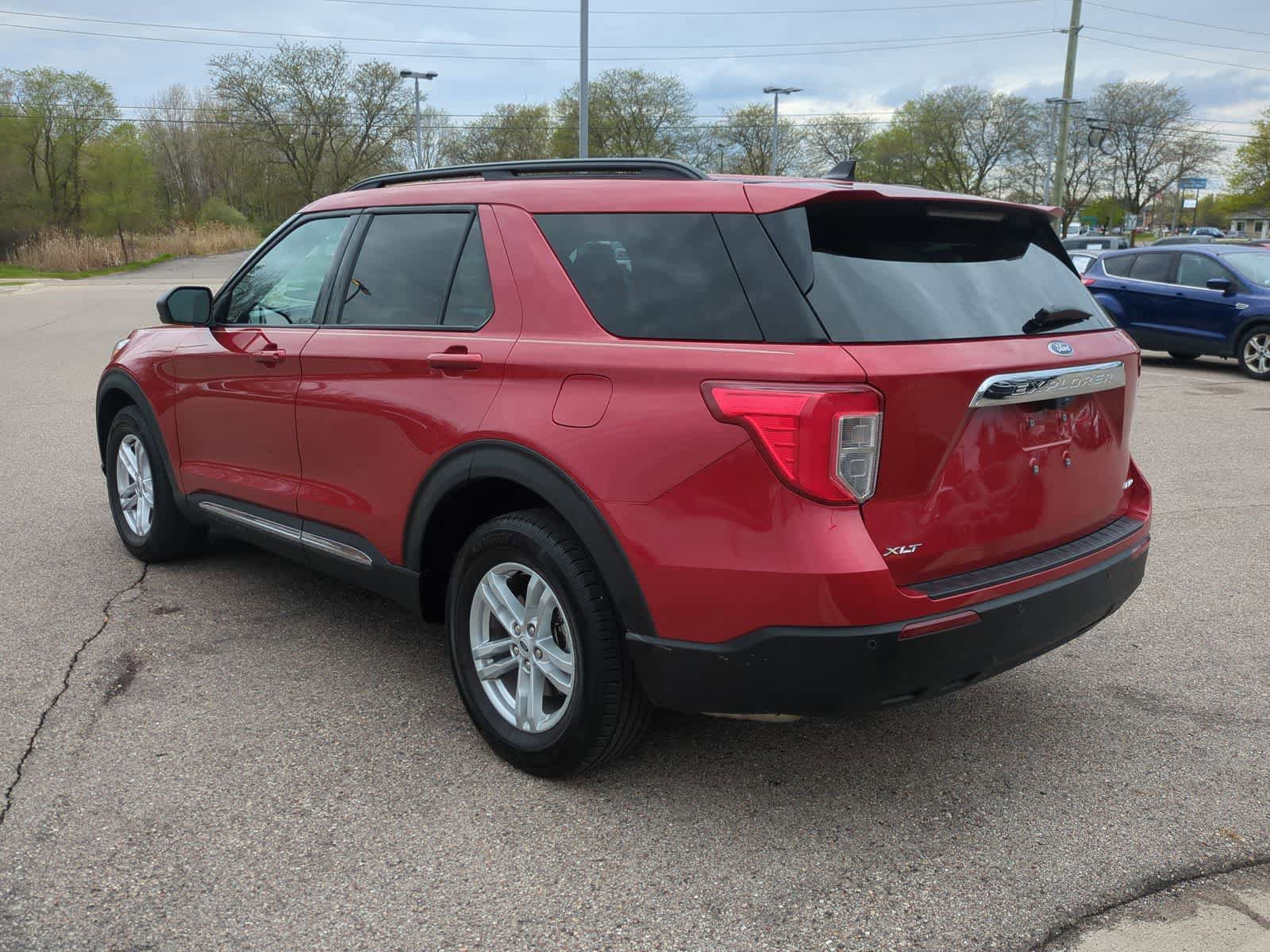 Used 2023 Ford Explorer XLT AWD/4WD image 6