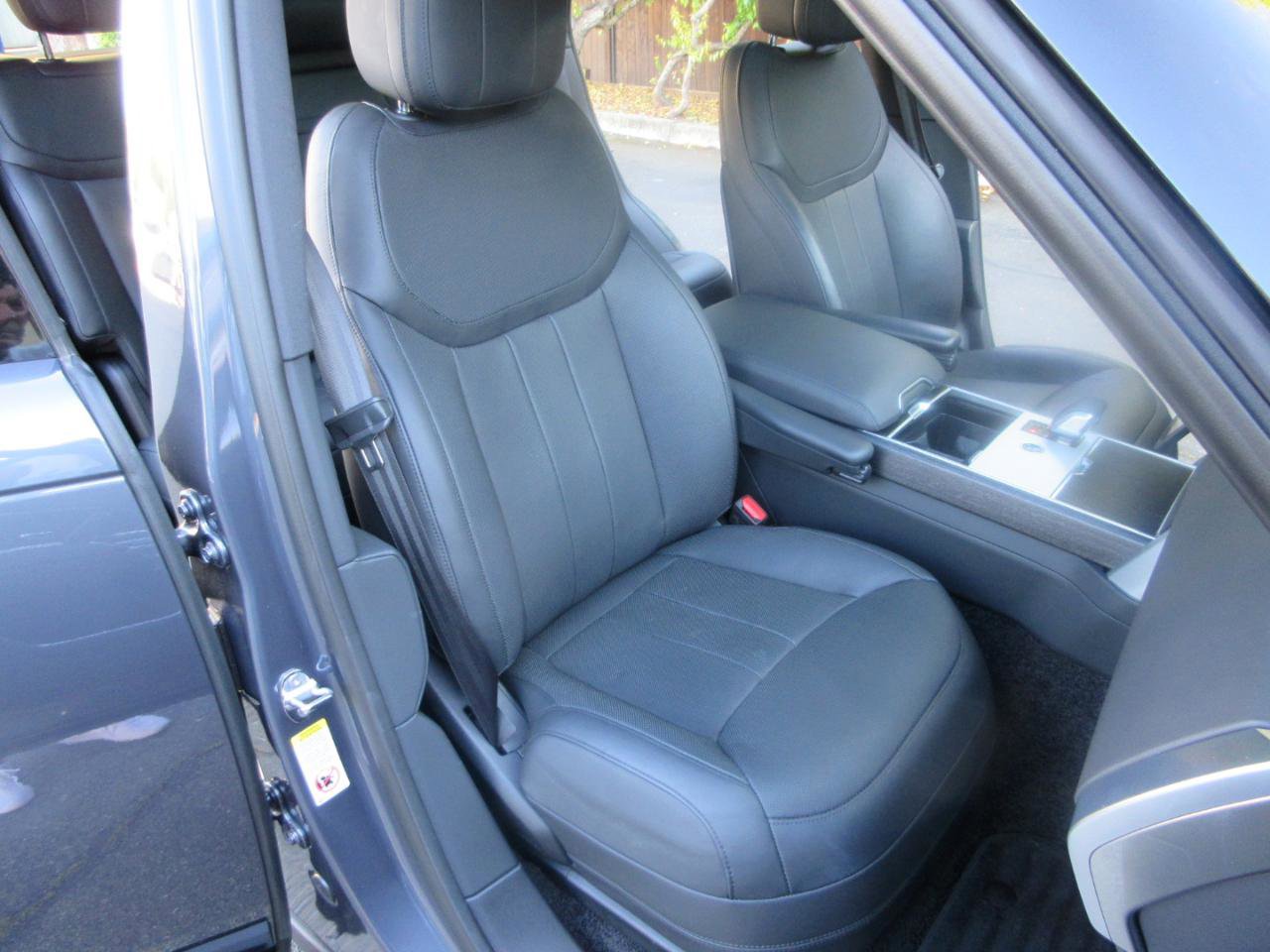 Used 2025 Land Rover Range Rover SE AWD/4WD image 25