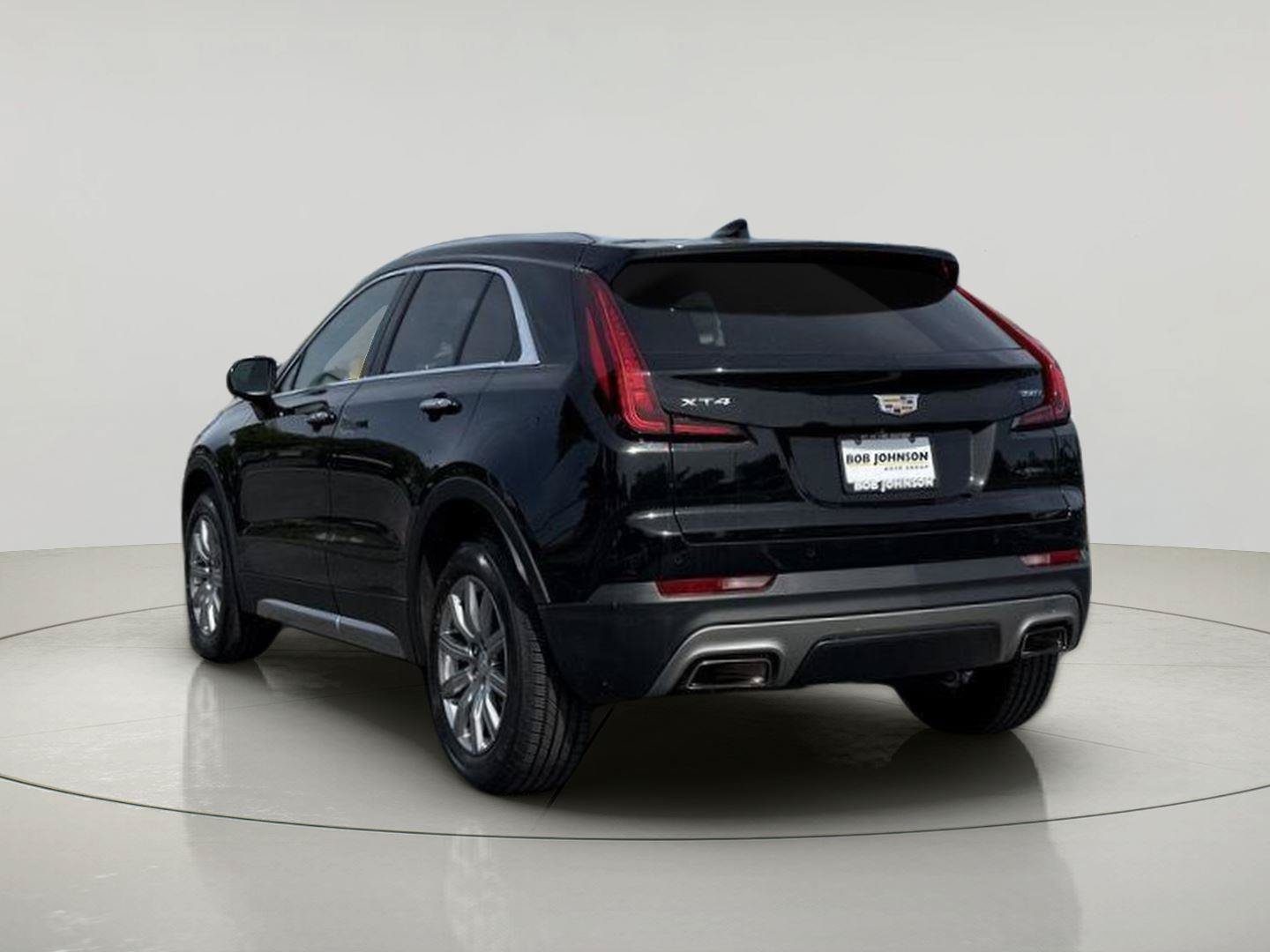 Used 2020 Cadillac XT4 Premium Luxury w/ Cold Weather Package FWD image 4
