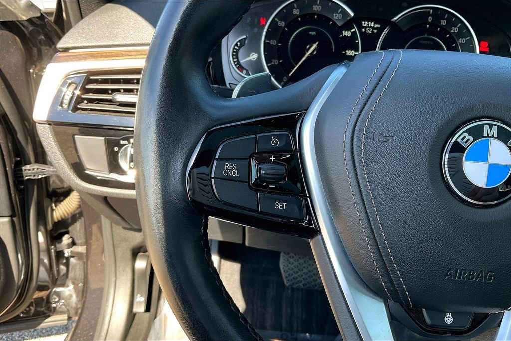 Used 2019 BMW 530e xDrive w/ Convenience Package image 11