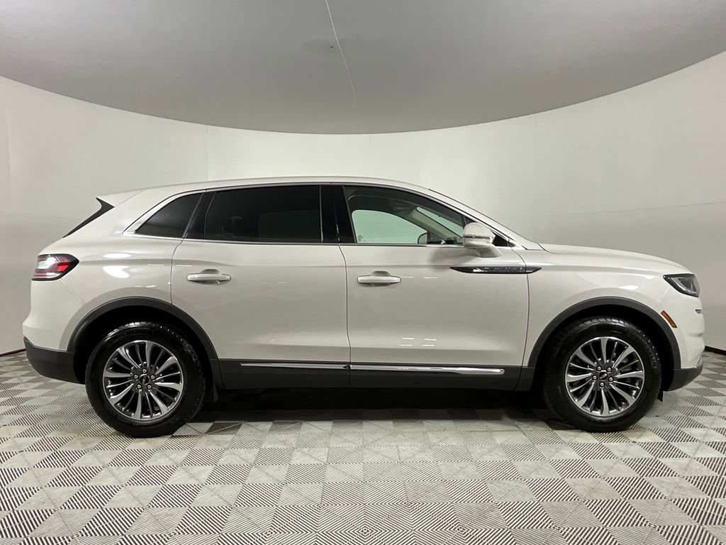 Used 2023 Lincoln Nautilus FWD image 5