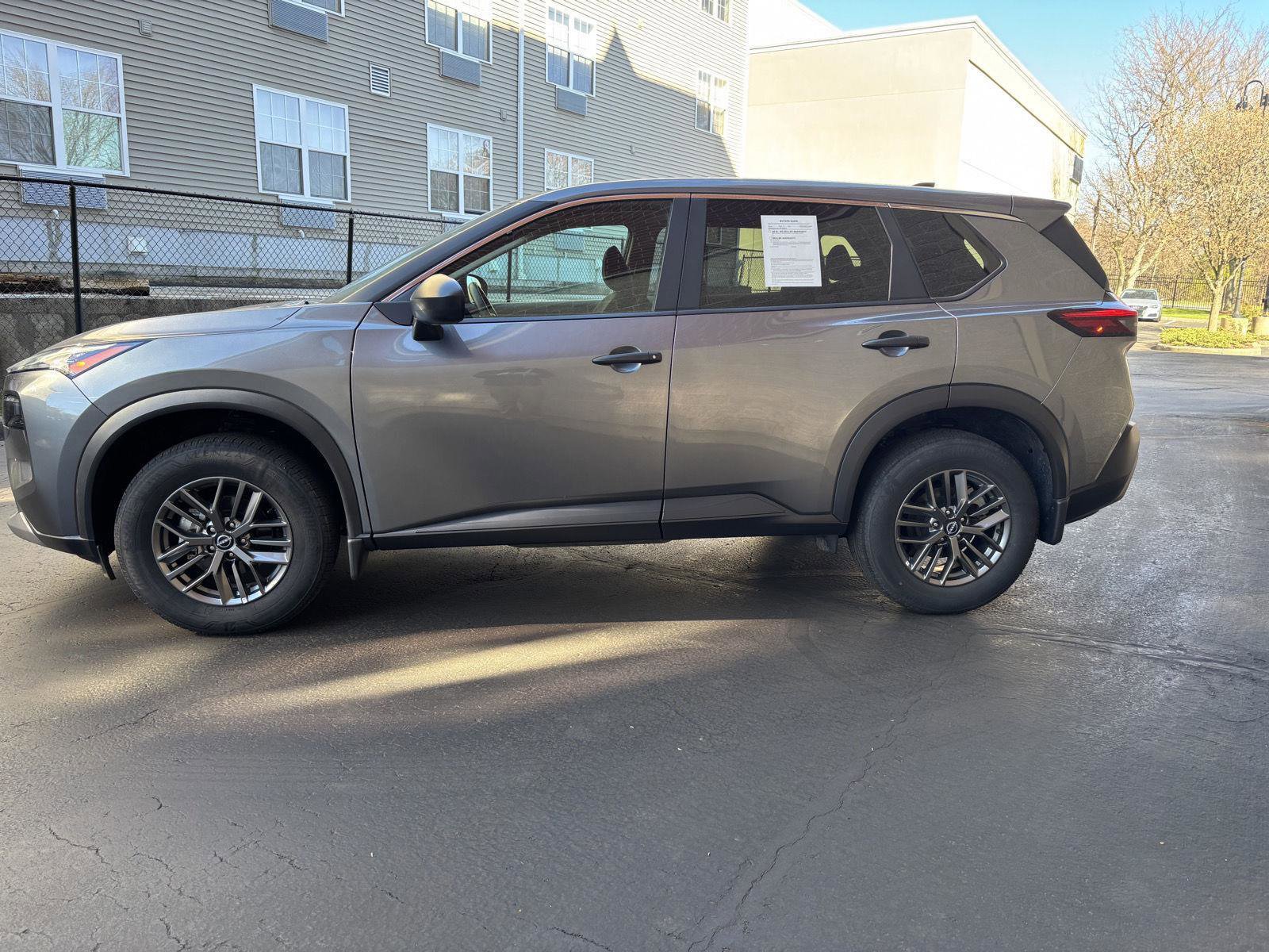 Used 2023 Nissan Rogue S image 3