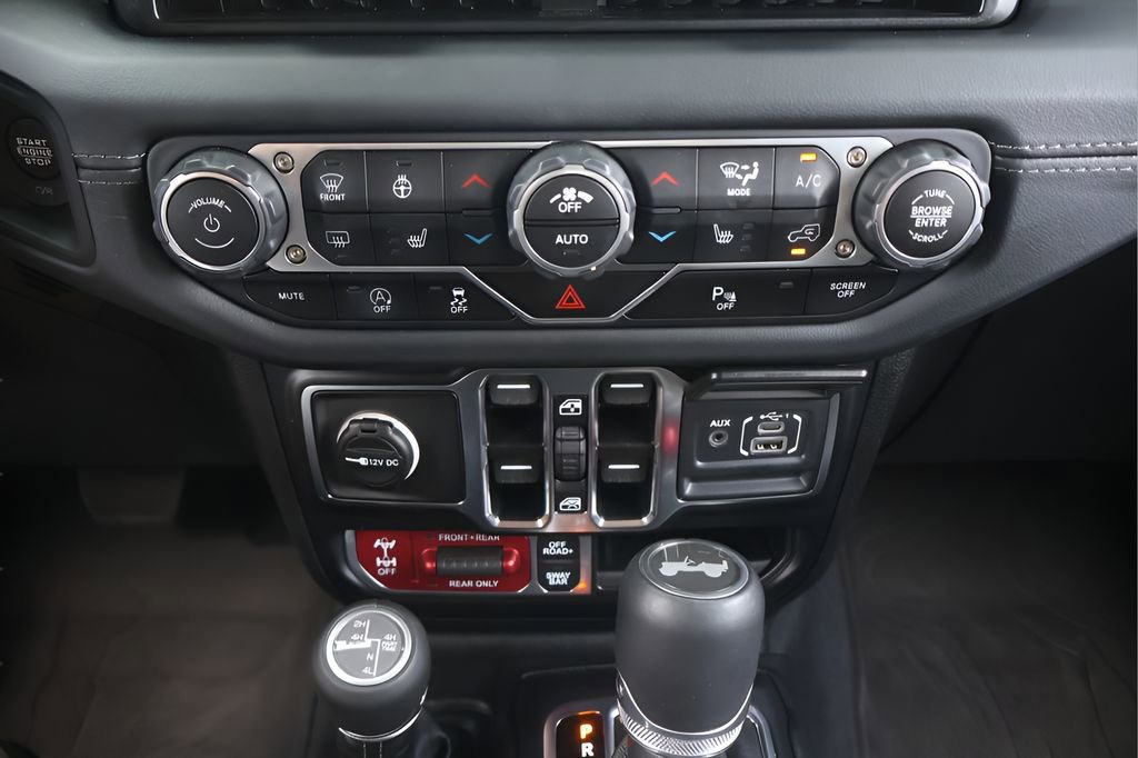Used 2025 Jeep Wrangler Unlimited Rubicon AWD/4WD image 26