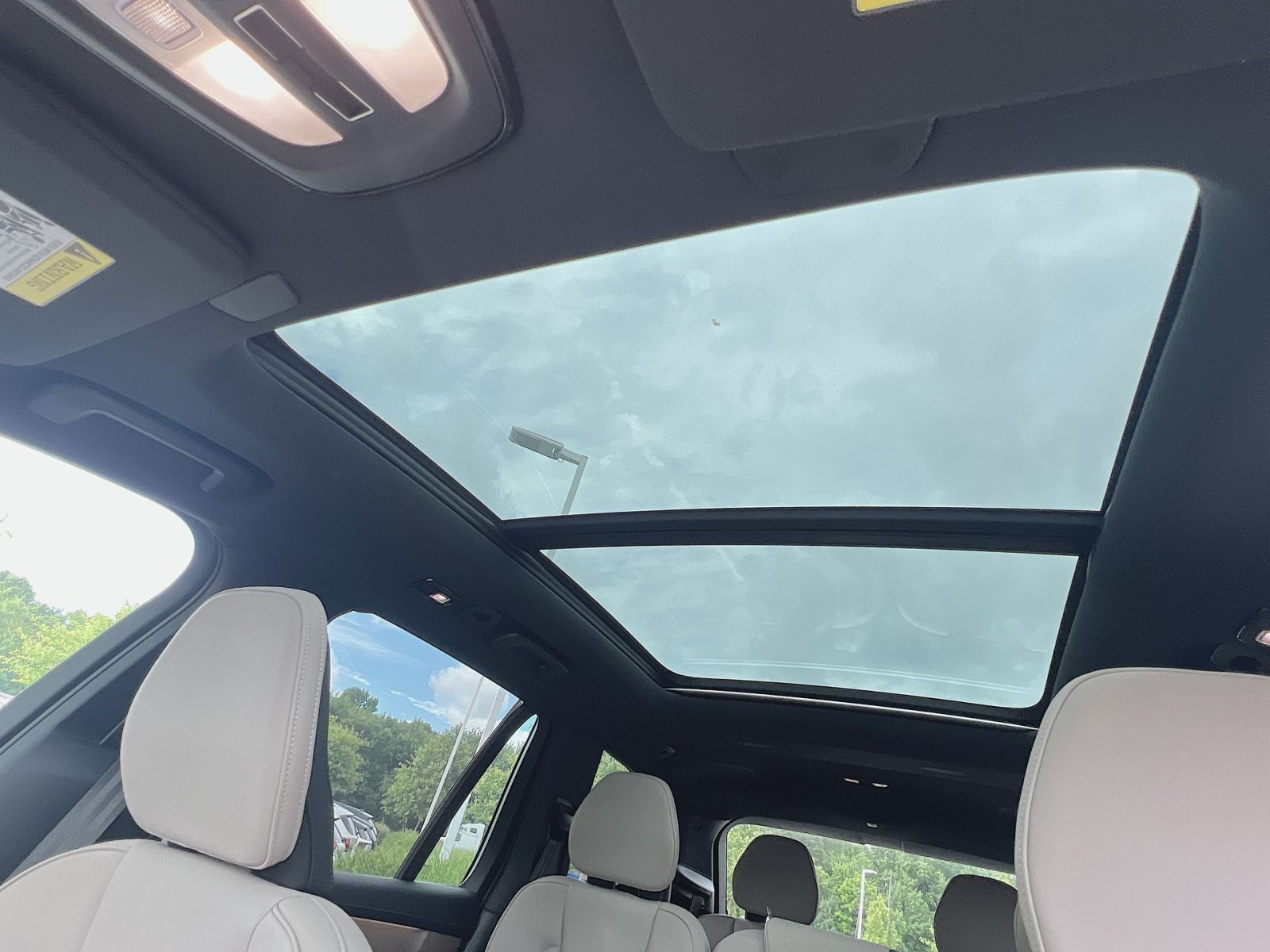 New 2026 Volvo XC90 B6 Plus w/ Protection Package Premier AWD/4WD image 24