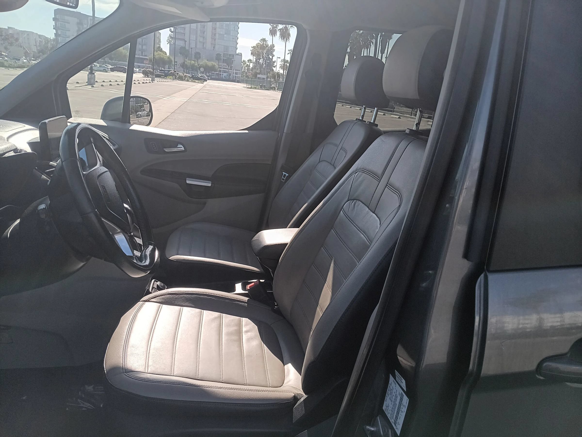 Used 2019 Ford Transit Connect Titanium w/ Titanium Premium Package FWD image 11