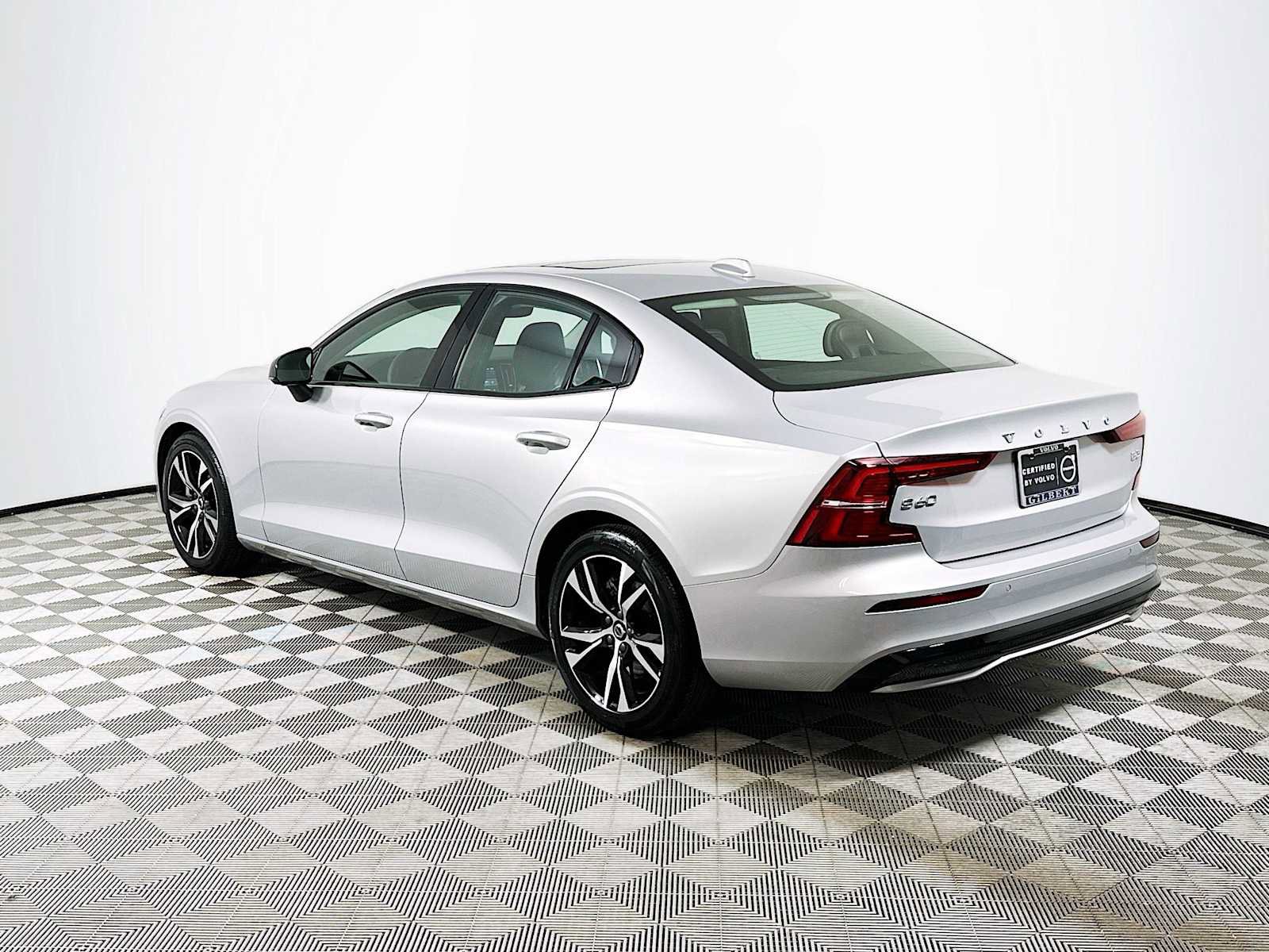 Used 2025 Volvo S60 B5 Core image 5