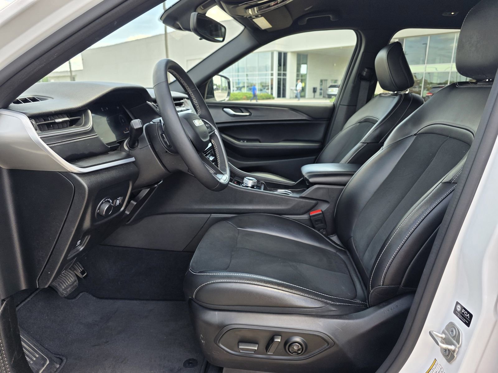 Used 2024 Jeep Grand Cherokee Altitude AWD/4WD image 17