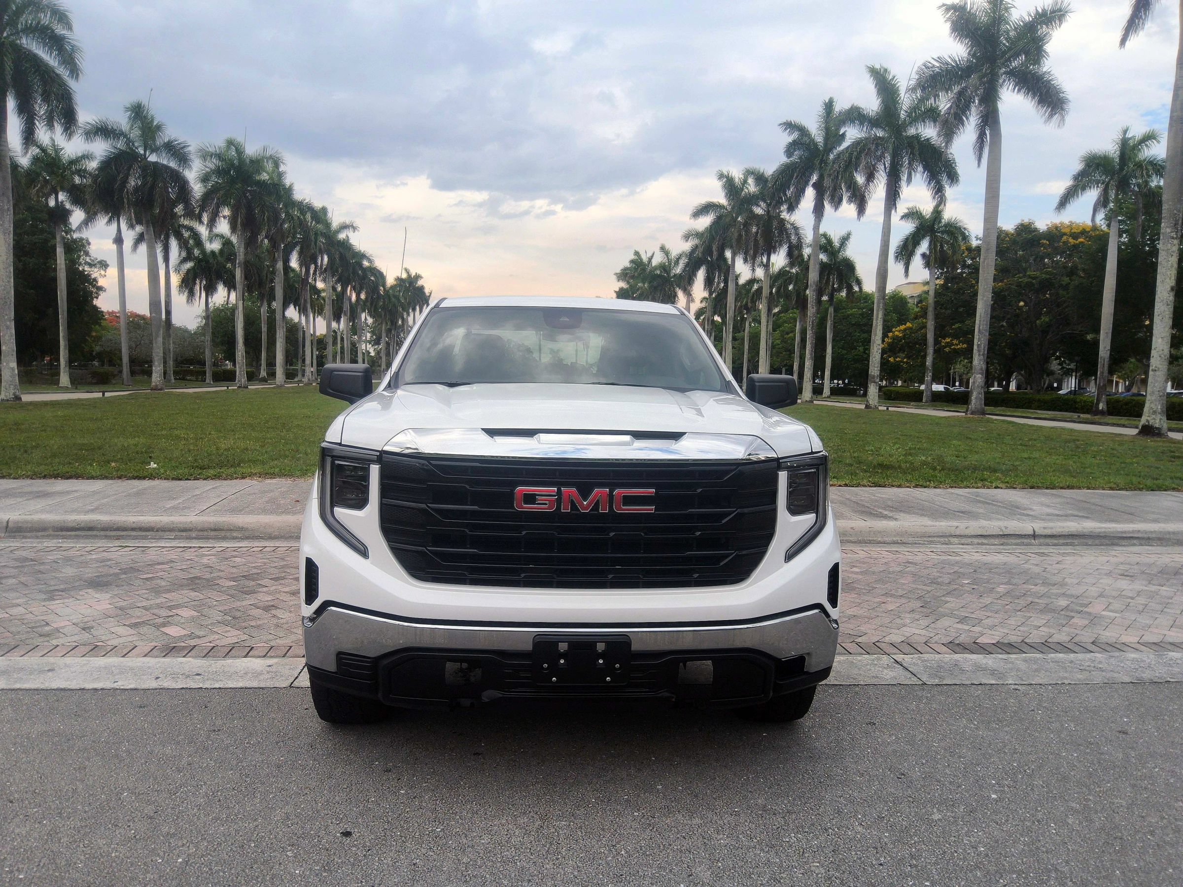 Used 2023 GMC Sierra 1500 Pro w/ Pro Value Package AWD/4WD image 2