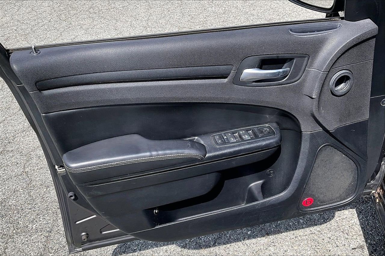 Used 2014 Chrysler 300 S RWD image 27