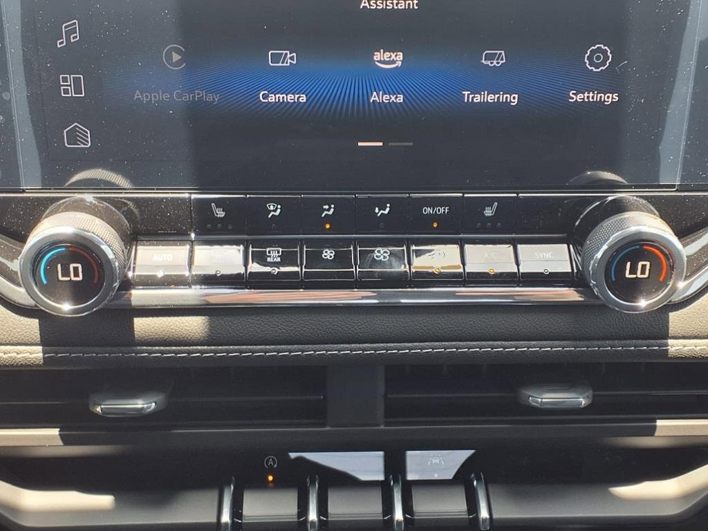 New 2025 Chevrolet Colorado LT w/ LT Convenience Package image 16