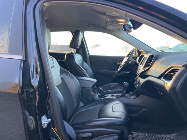 Used 2019 Jeep Cherokee Latitude Plus w/ Comfort/Convenience Group AWD/4WD image 15