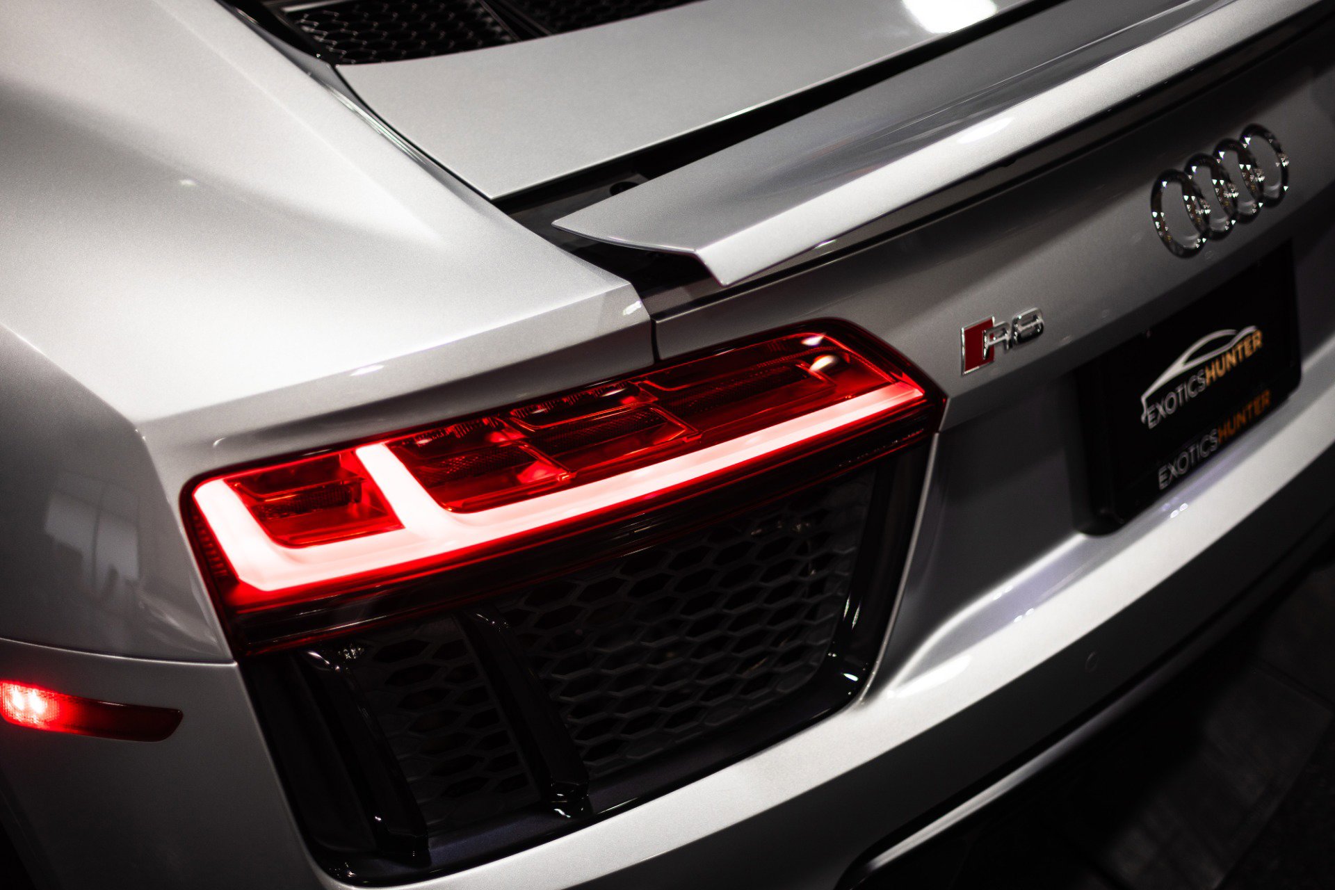 Used 2017 Audi R8 V10 w/ Carbon Exterior Package image 30