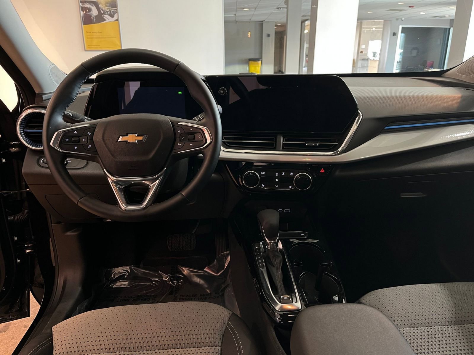 Used 2025 Chevrolet Trax LT w/ LT Convenience Package image 33