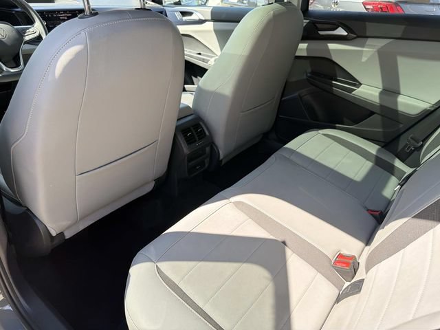 Certified 2022 Volkswagen Taos SE w/ Panoramic Sunroof Package FWD image 9