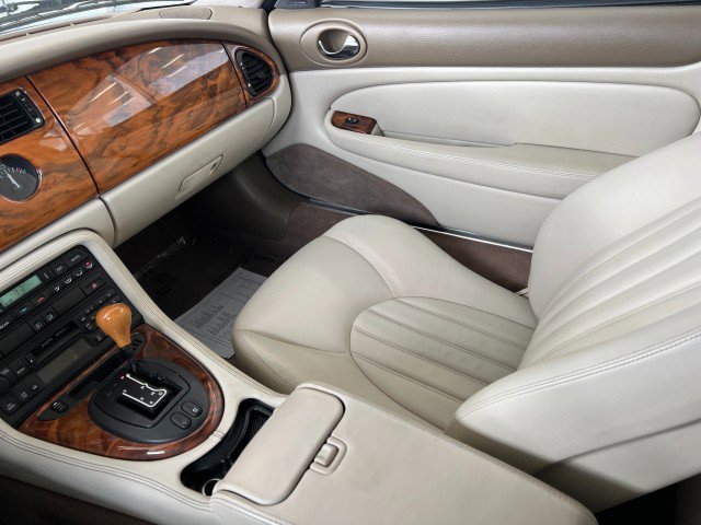 Used 1999 Jaguar XK8 Convertible image 20