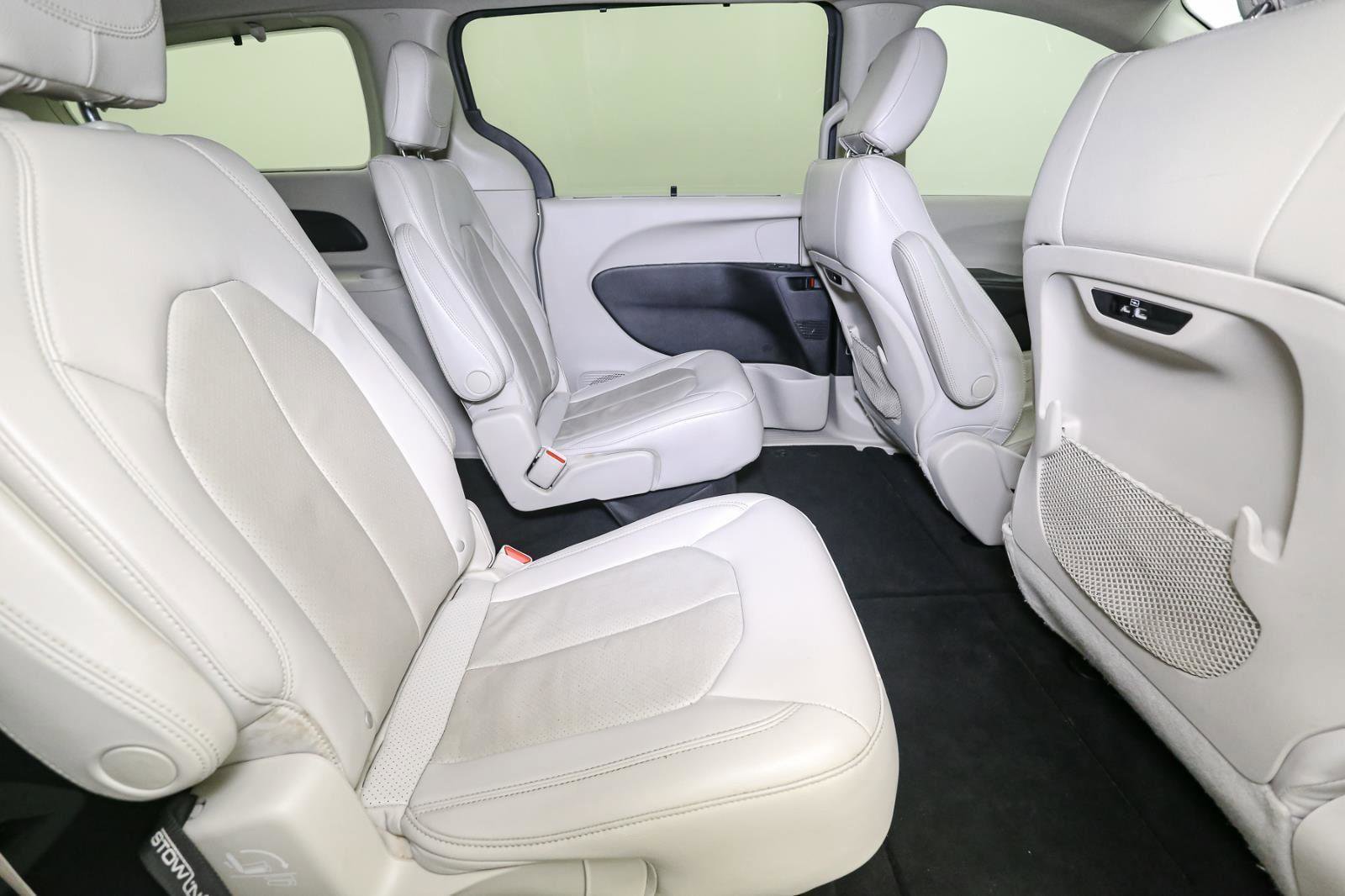 Used 2021 Chrysler Pacifica Touring-L image 21