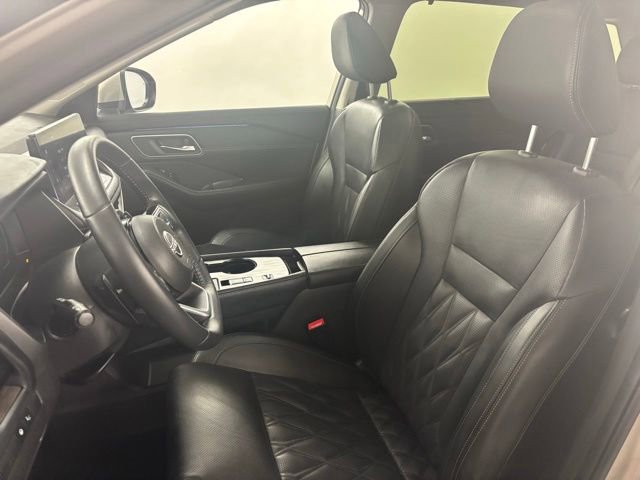 Used 2024 Nissan Rogue Platinum w/ Platinum Premium Package FWD image 16