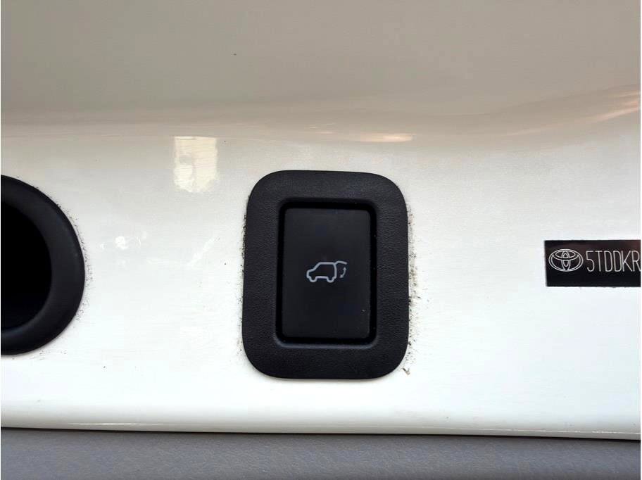 Used 2014 Toyota Highlander Limited image 15