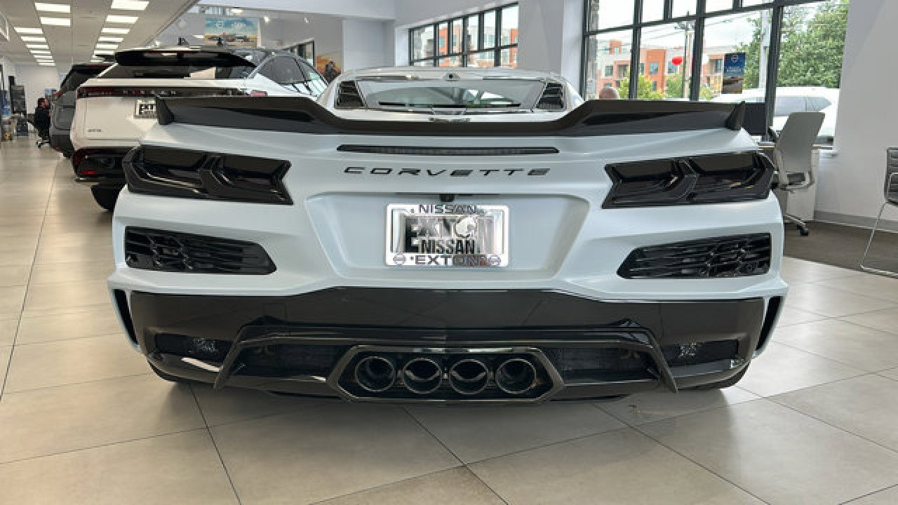 Used 2023 Chevrolet Corvette Z06 image 7