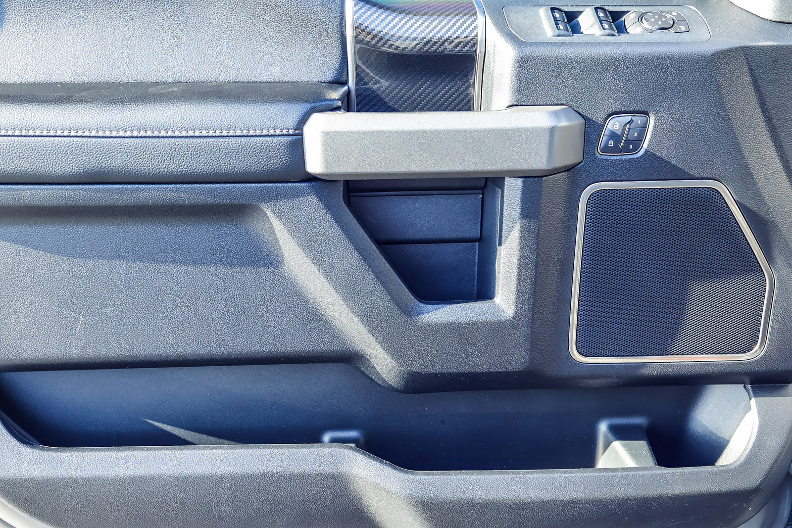 Used 2018 Ford F150 Raptor w/ Equipment Group 802A Luxury image 12