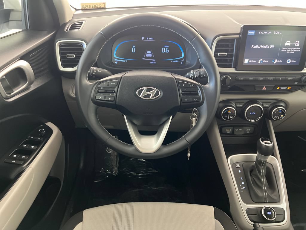 Used 2023 Hyundai Venue SEL FWD image 15