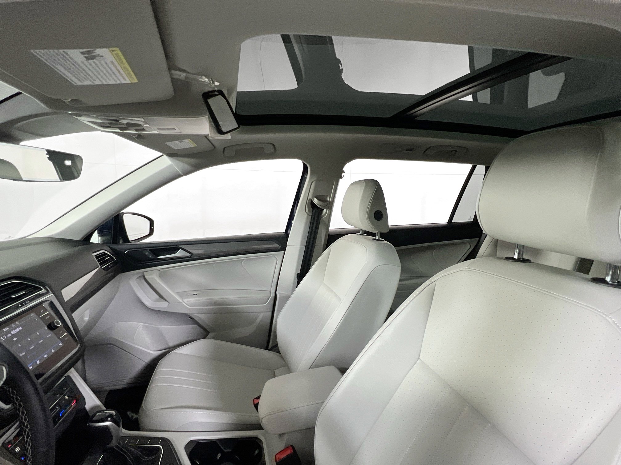 Used 2022 Volkswagen Tiguan SE AWD/4WD image 21