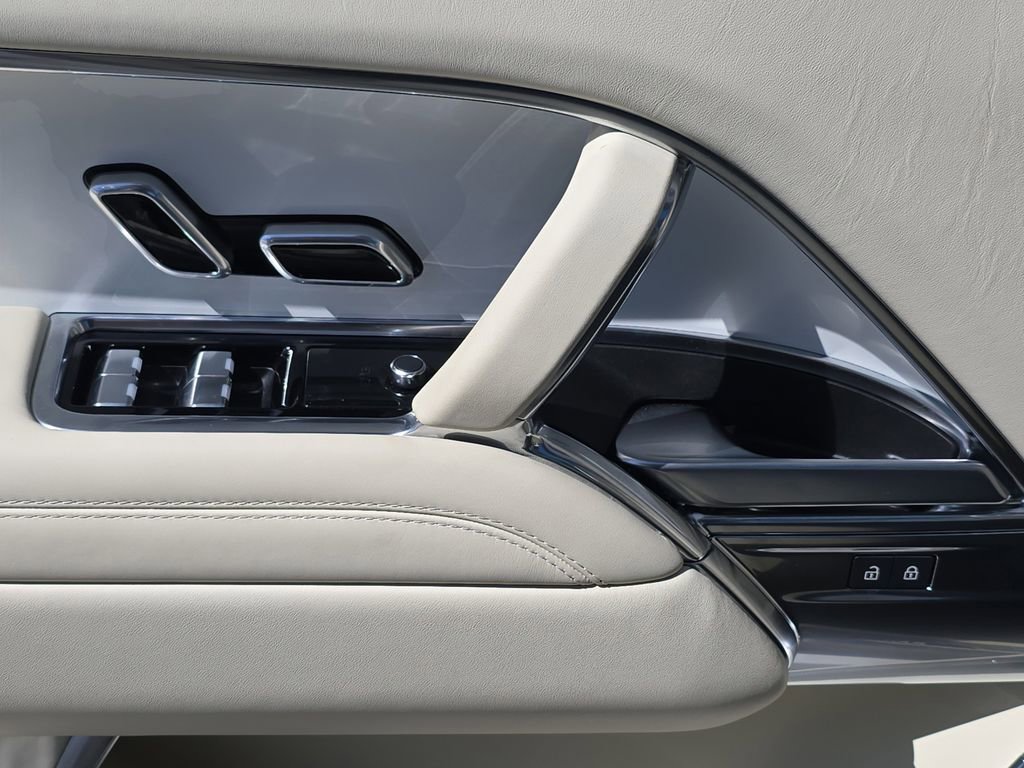 New 2025 Land Rover Range Rover SV image 28